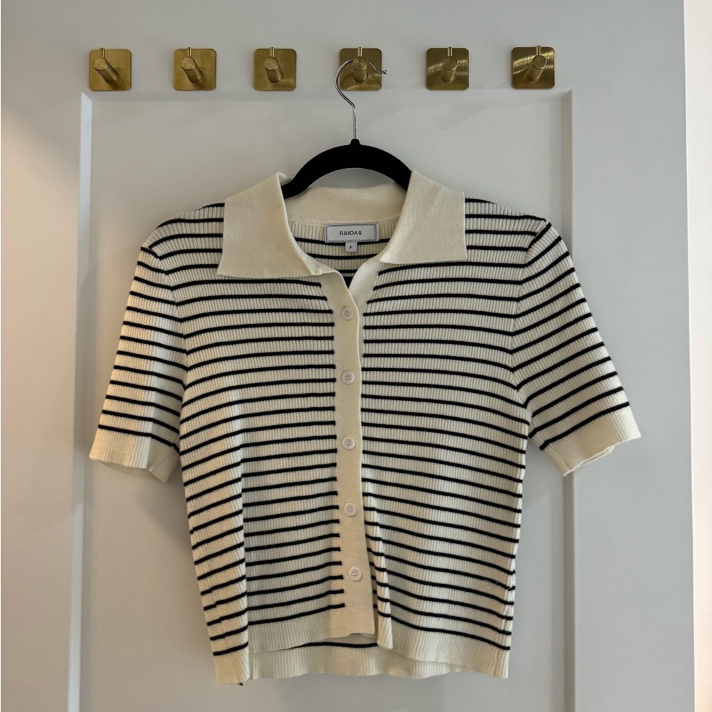Stripped short sleeves sweater with buttons